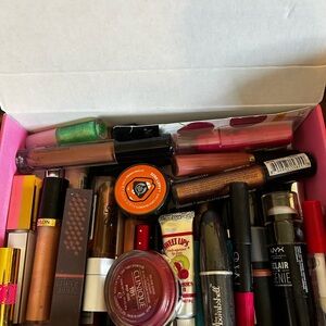Bundle Lip Gloss and Lipstick
